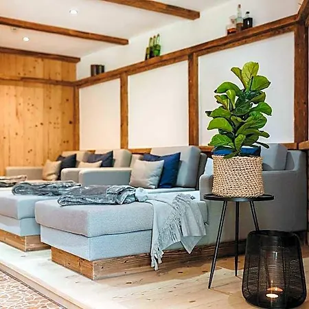 호텔 Gut Berg Naturhotel 4*