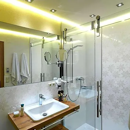 Gut Berg Naturhotel 호텔 4*